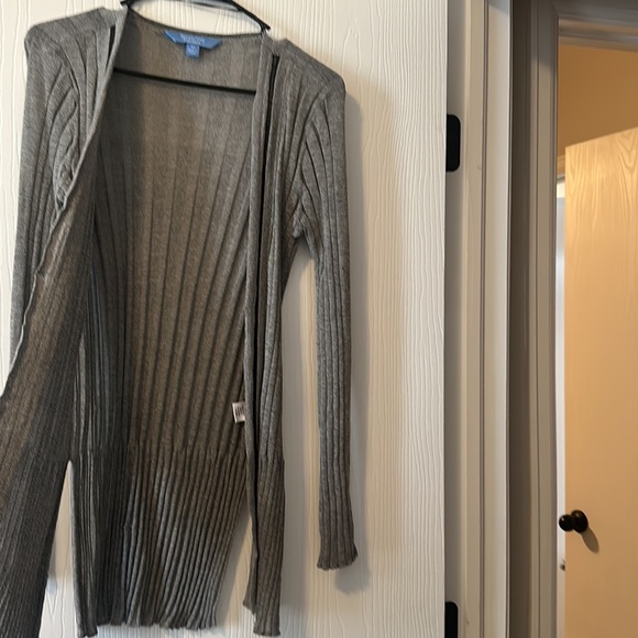 Vera Wang Cardigan Sweater Like New - Picture 2 of 6